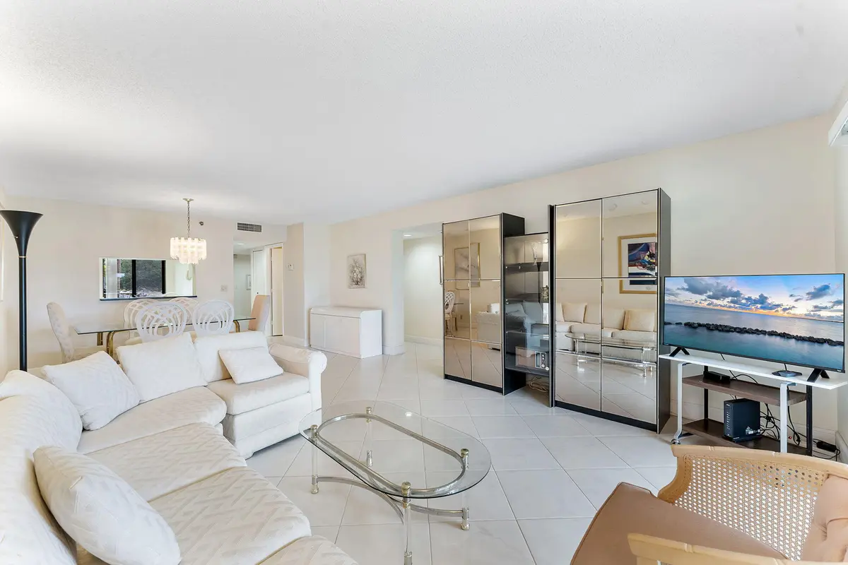 Living Area at 7260 Kinghurst Drive 205, Delray Beach