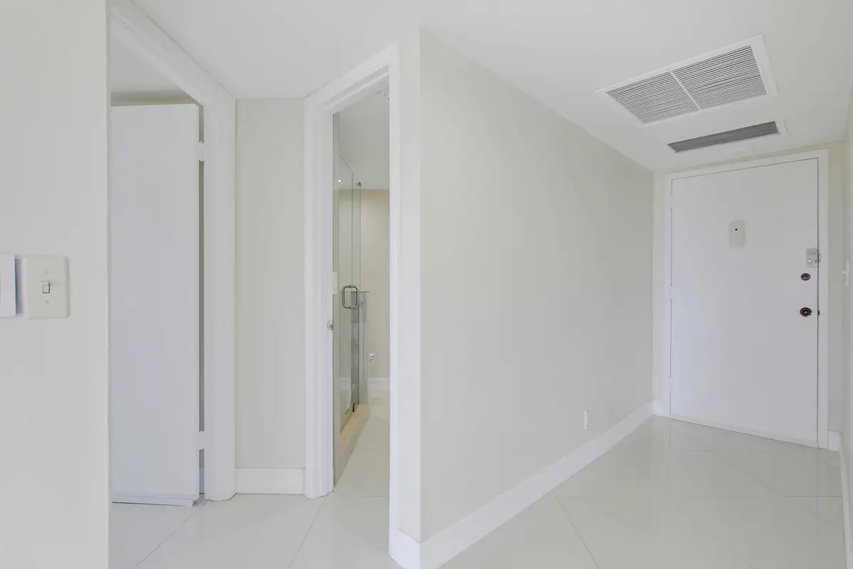 Hous1-9 at 1500 Presidential Way 404, West Palm Beach
