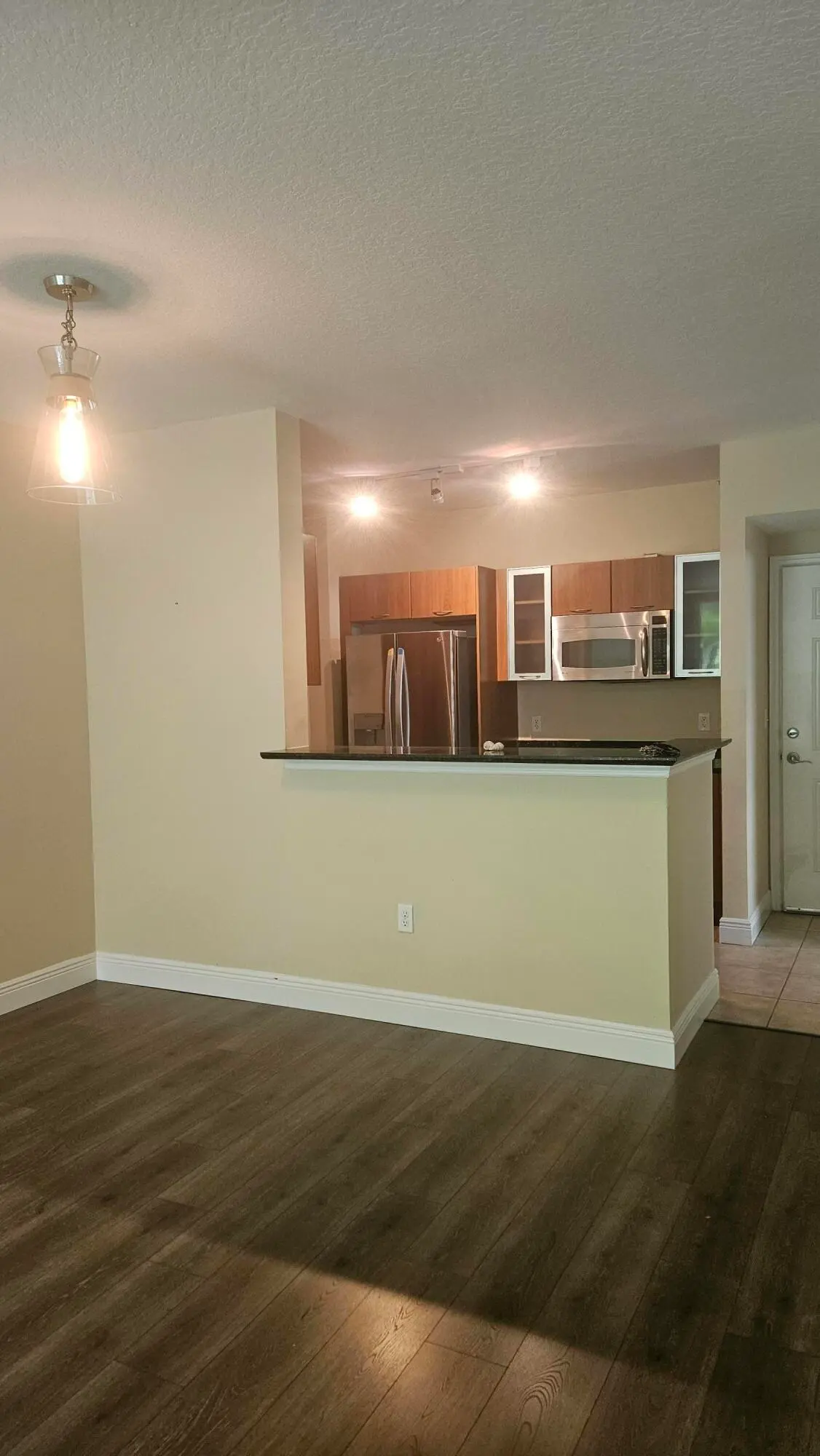 Dining at 700 E Boynton Beach Boulevard 407, Boynton Beach