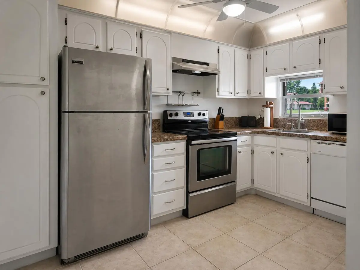 kitchen at 8962 S Hollybrook Boulevard 205, Pembroke Pines
