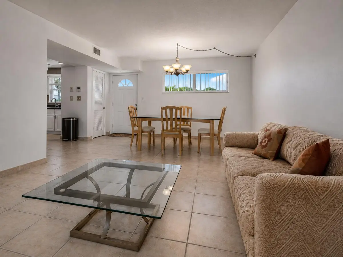 livingB at 8962 S Hollybrook Boulevard 205, Pembroke Pines