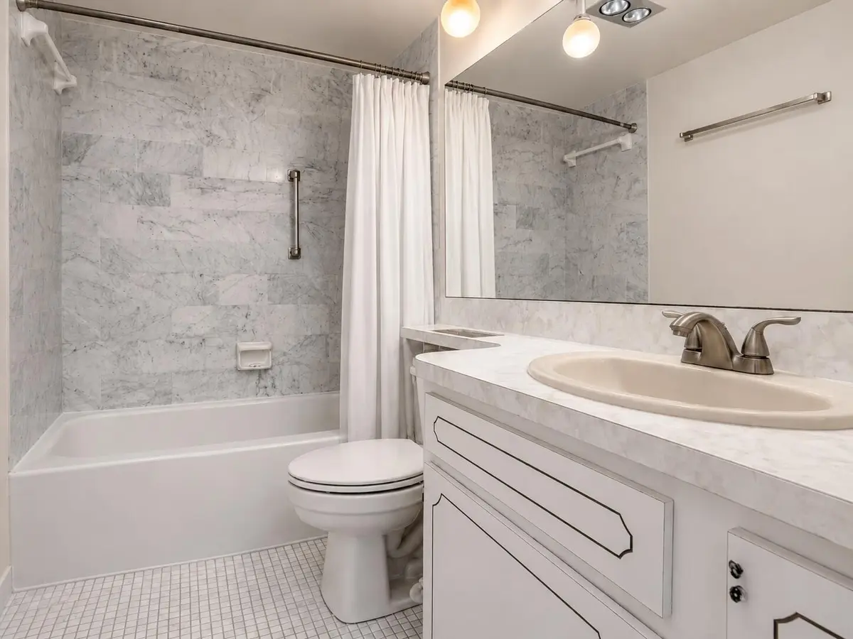 masterbath2 at 8962 S Hollybrook Boulevard 205, Pembroke Pines