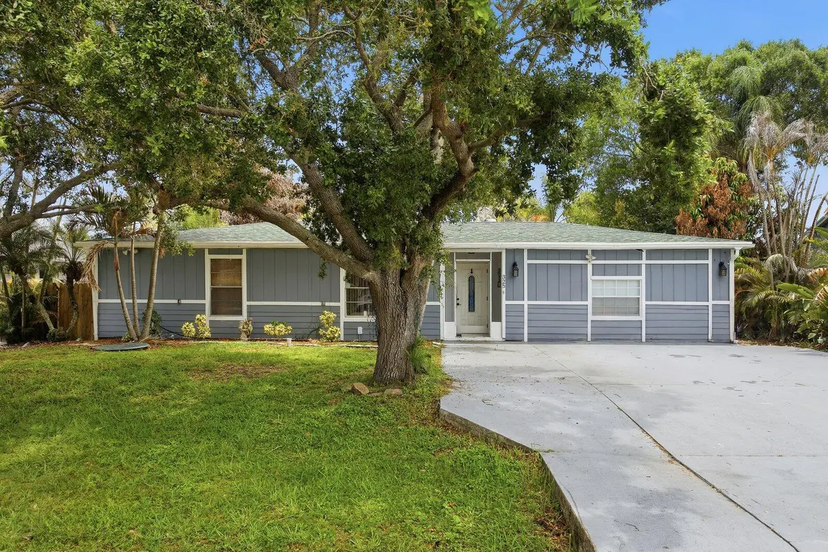dear in-1 at 325 NW Dearman Street, Port St. Lucie