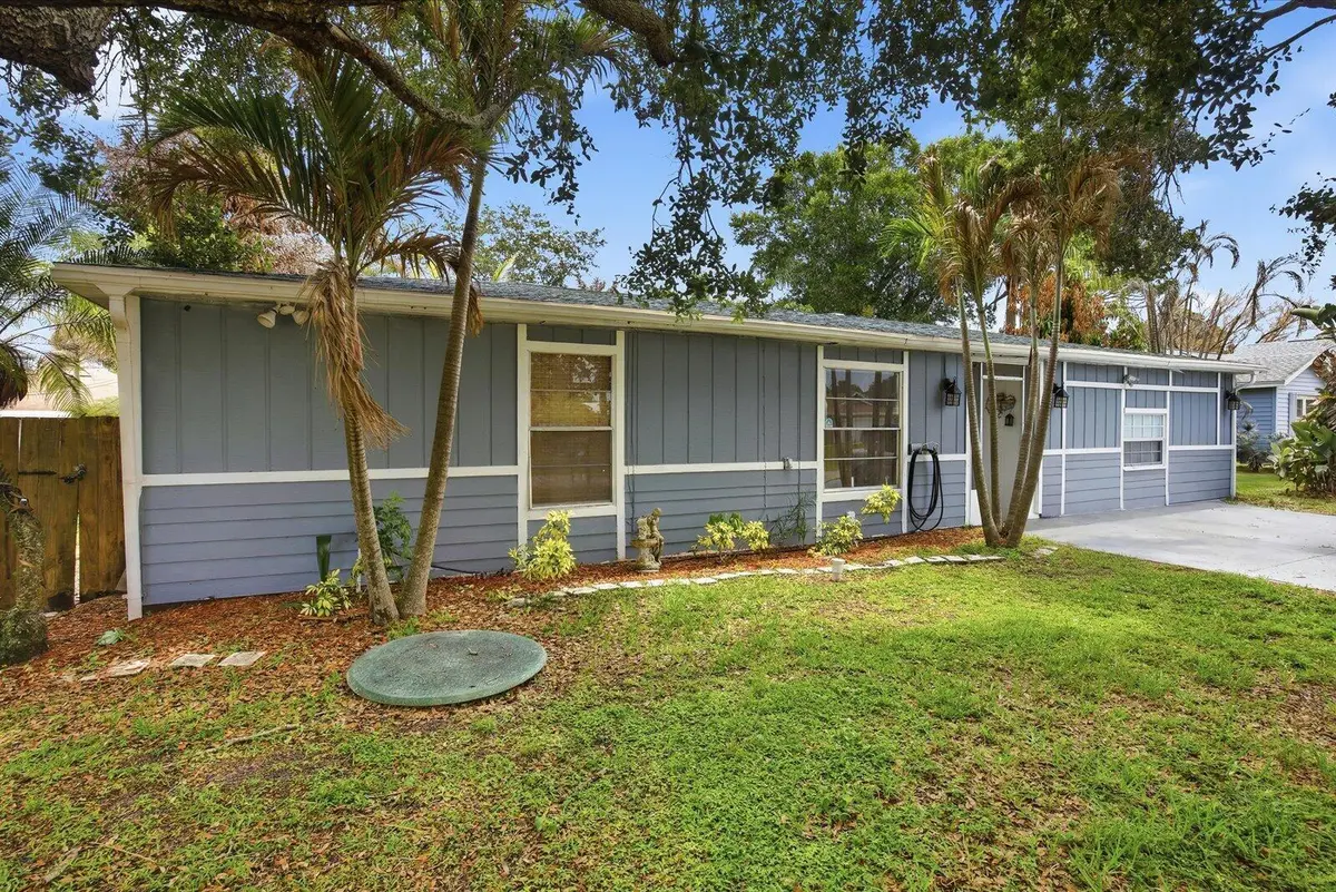 02-dear in-3 at 325 NW Dearman Street, Port St. Lucie