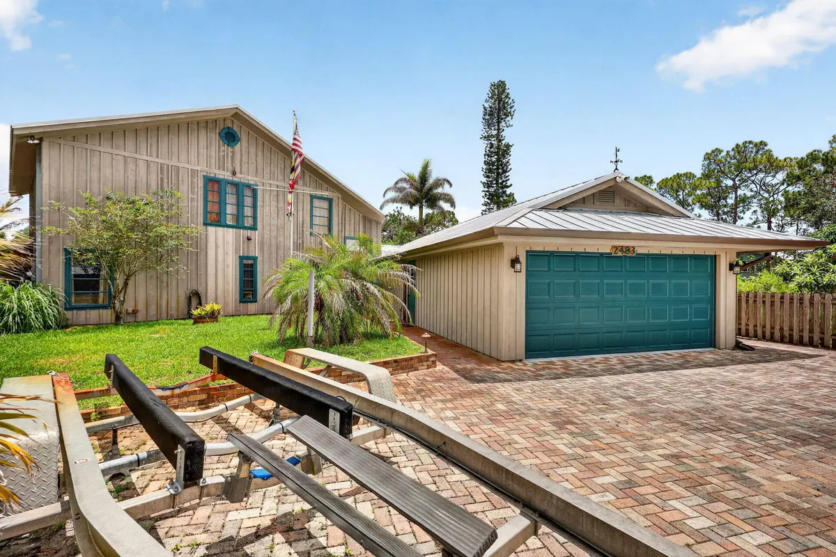 3-web-or-mls-7R7A5710 at 2483 SW Murphy Road, Palm City
