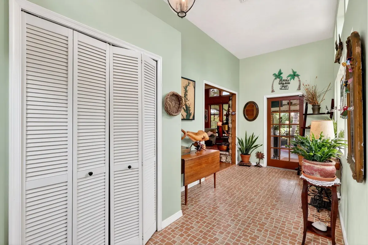 7-web-or-mls-7R7A5866 at 2483 SW Murphy Road, Palm City