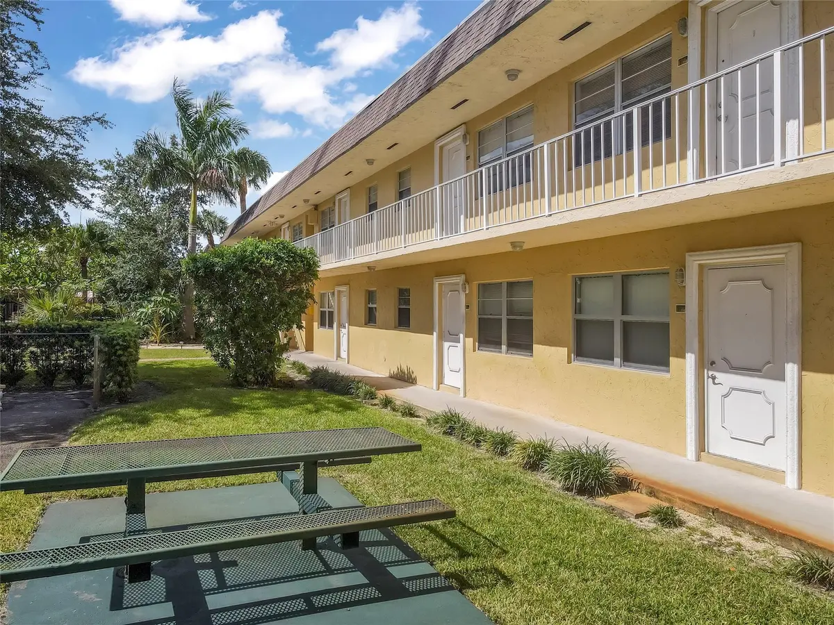 Photo 7 at 5186 NE 6th Avenue 710, Oakland Park