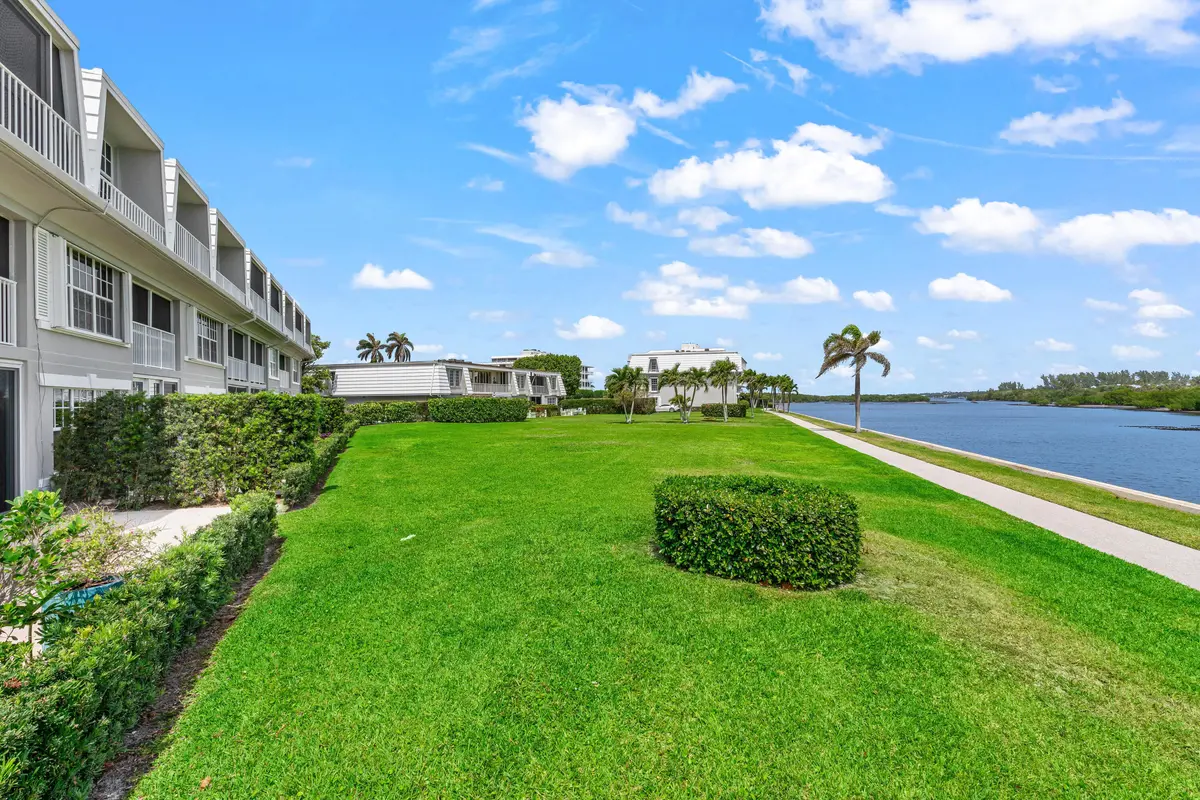 view at 2185 Ibis Isle Road 1, Palm Beach