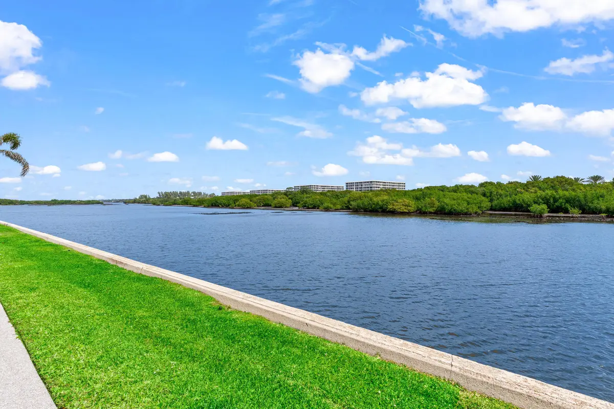 view at 2185 Ibis Isle Road 1, Palm Beach