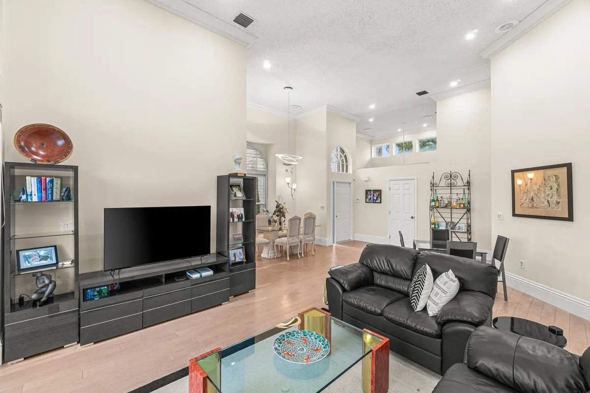Living area at 5246 Windsor Parke Drive, Boca Raton