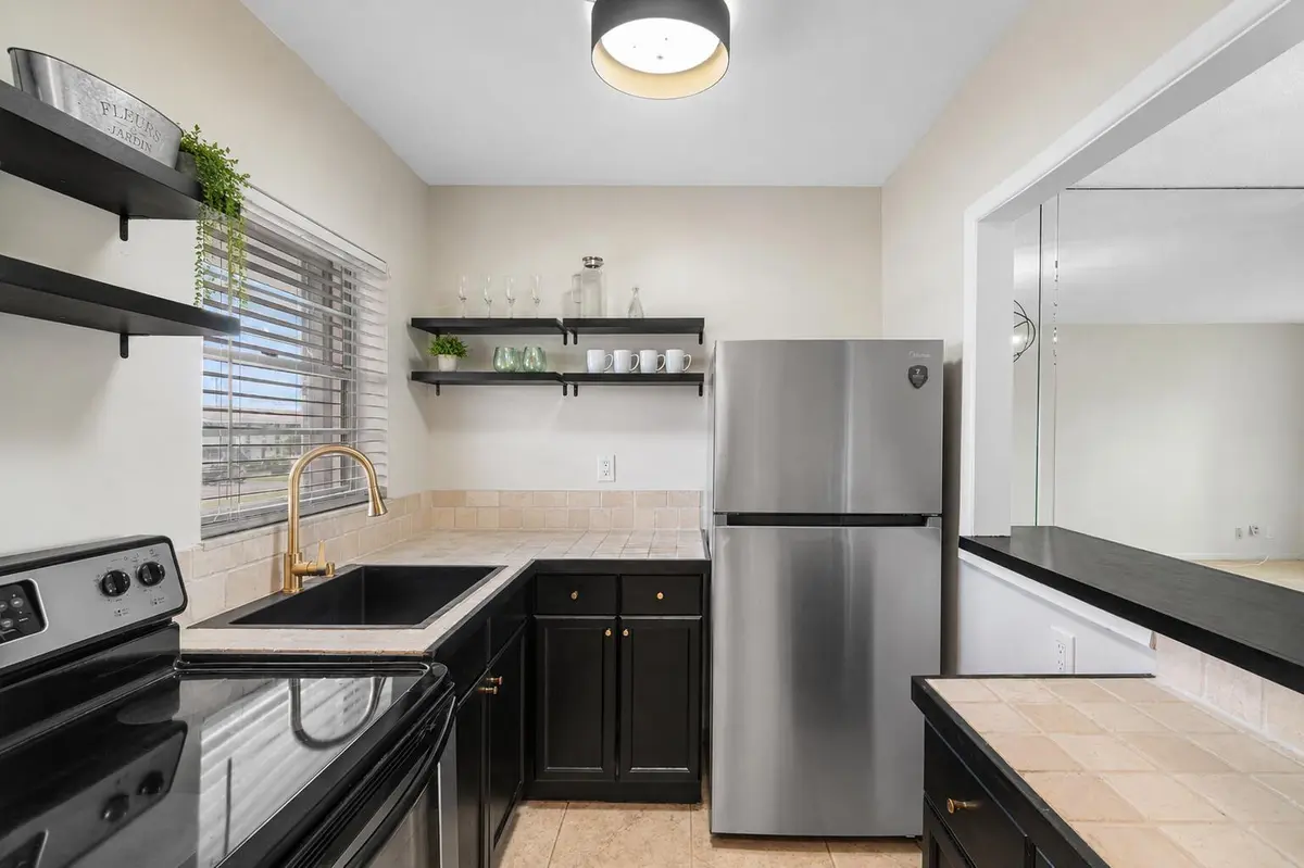 Kitchen (Vvirtually StGED) at 1116 Lake Terrace 207, Boynton Beach
