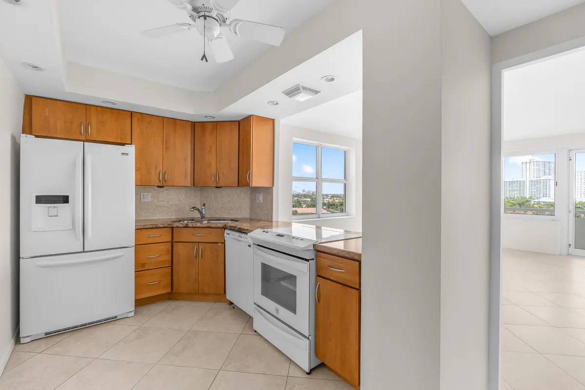 DSC01605 at 3200 NE 36th Street 709, Fort Lauderdale