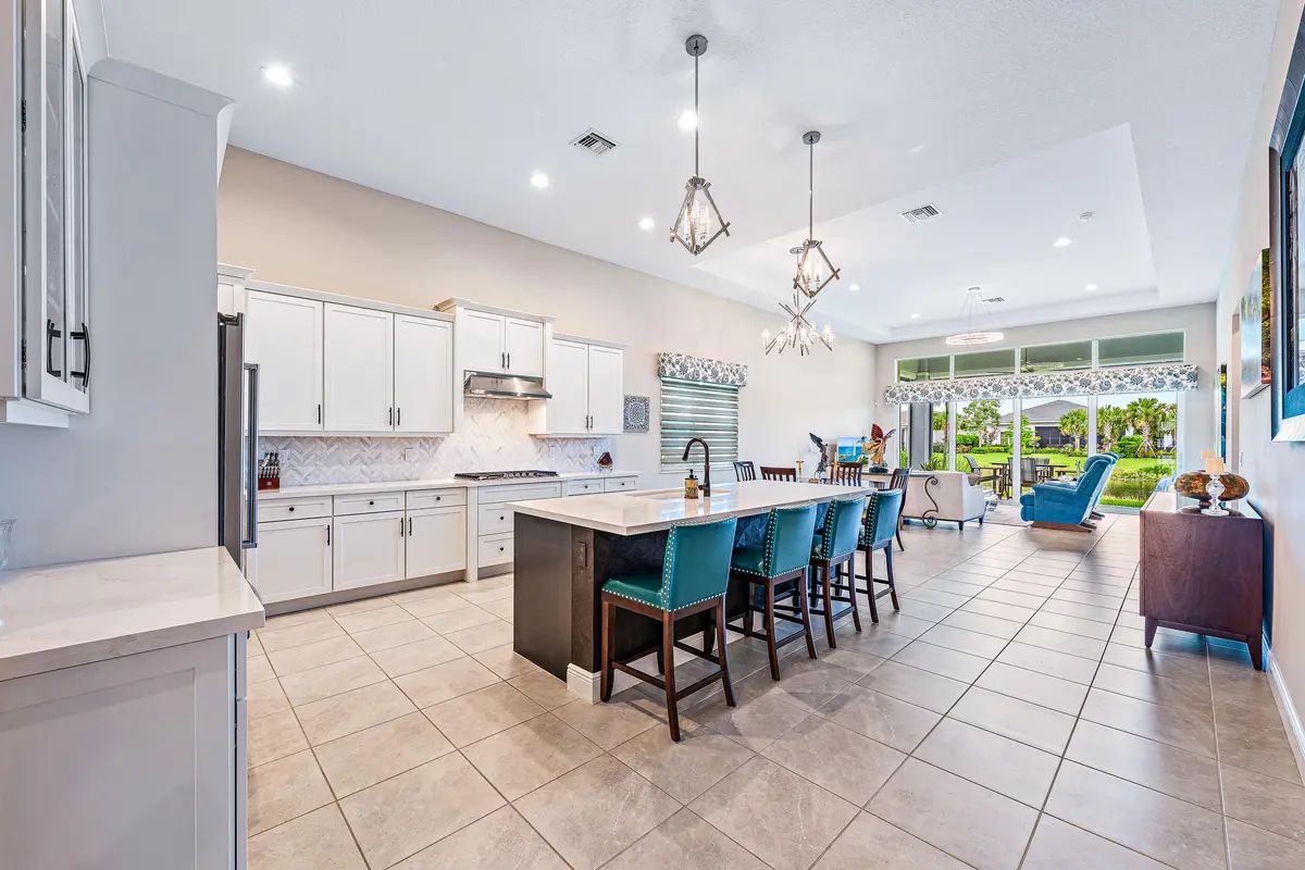 Kitchen at 10075 Driftwood Way, Palm Beach Gardens