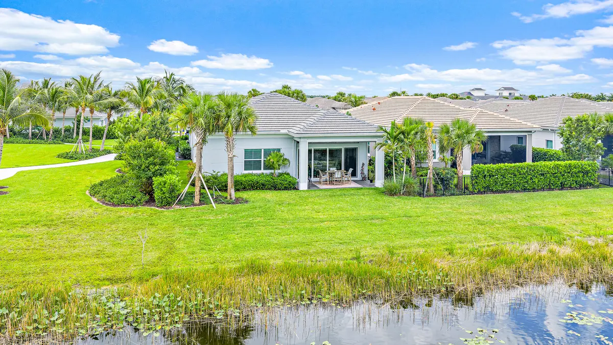 Lakefront at 10075 Driftwood Way, Palm Beach Gardens