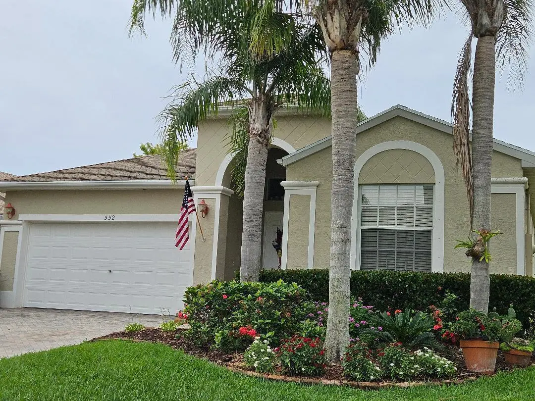 Calamondin Way Front of Home at 552 SW Calamondin Way Way, Vero Beach