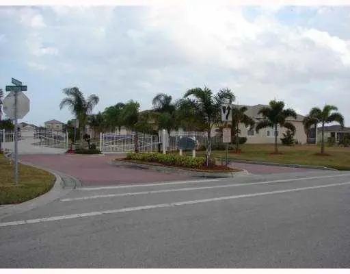 Gated Entry at 552 SW Calamondin Way Way, Vero Beach