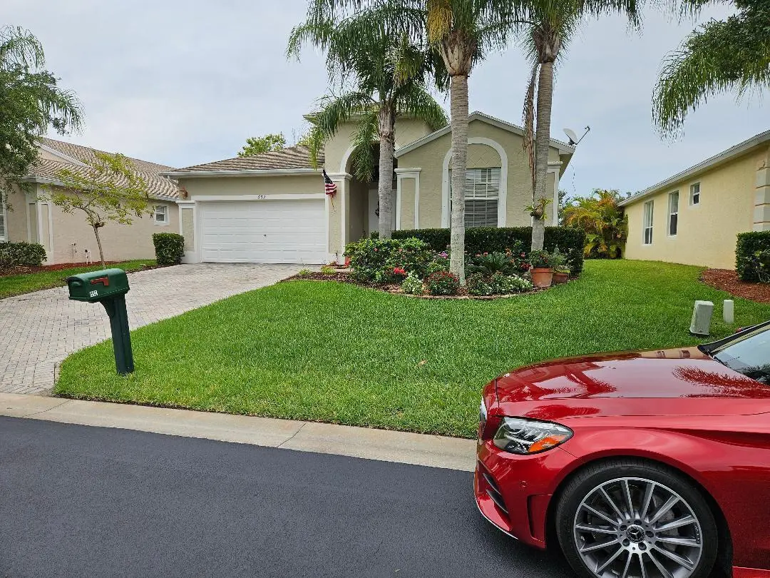 Front of Home Calamondin Way at 552 SW Calamondin Way Way, Vero Beach