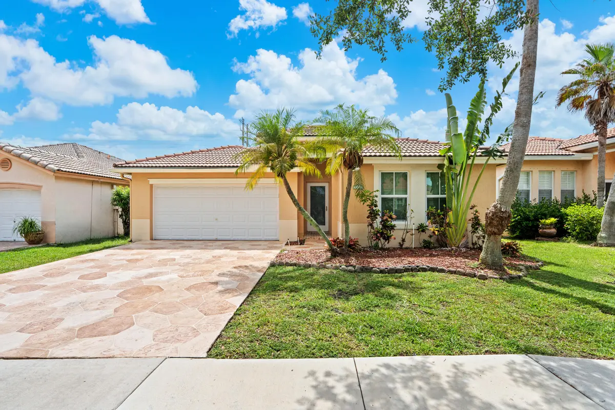 DSC00886-Edit at 376 E Royal Cove Circle, Davie