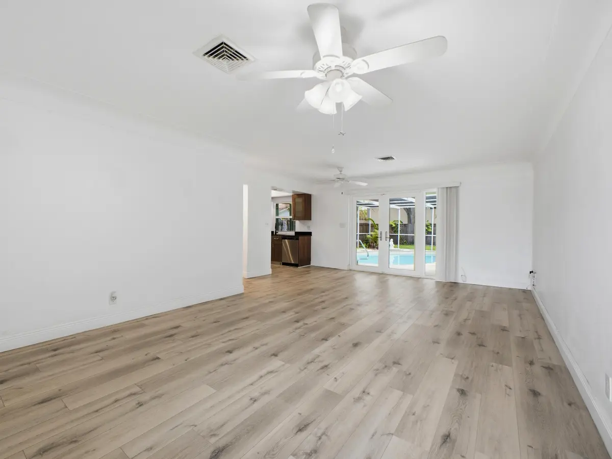 Living/dining room at 1680 NE 34th Lane B, Oakland Park