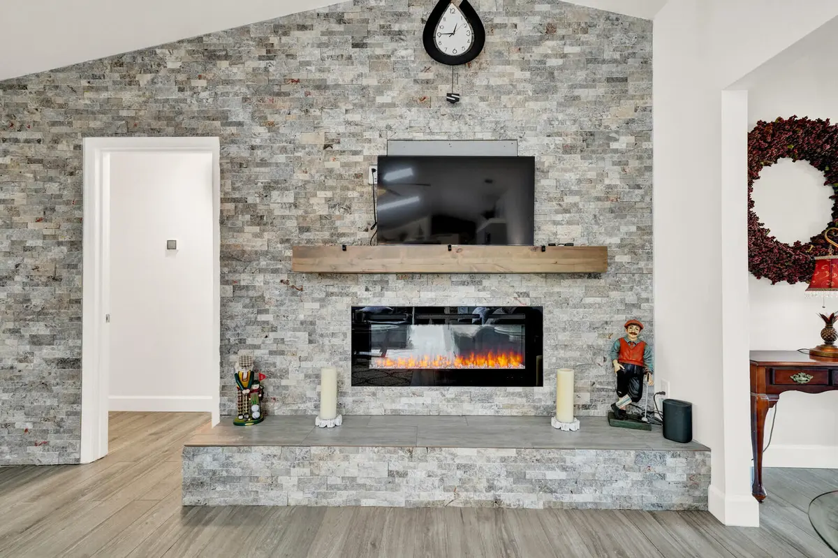 . at 7986 SE Trenton Avenue, Hobe Sound