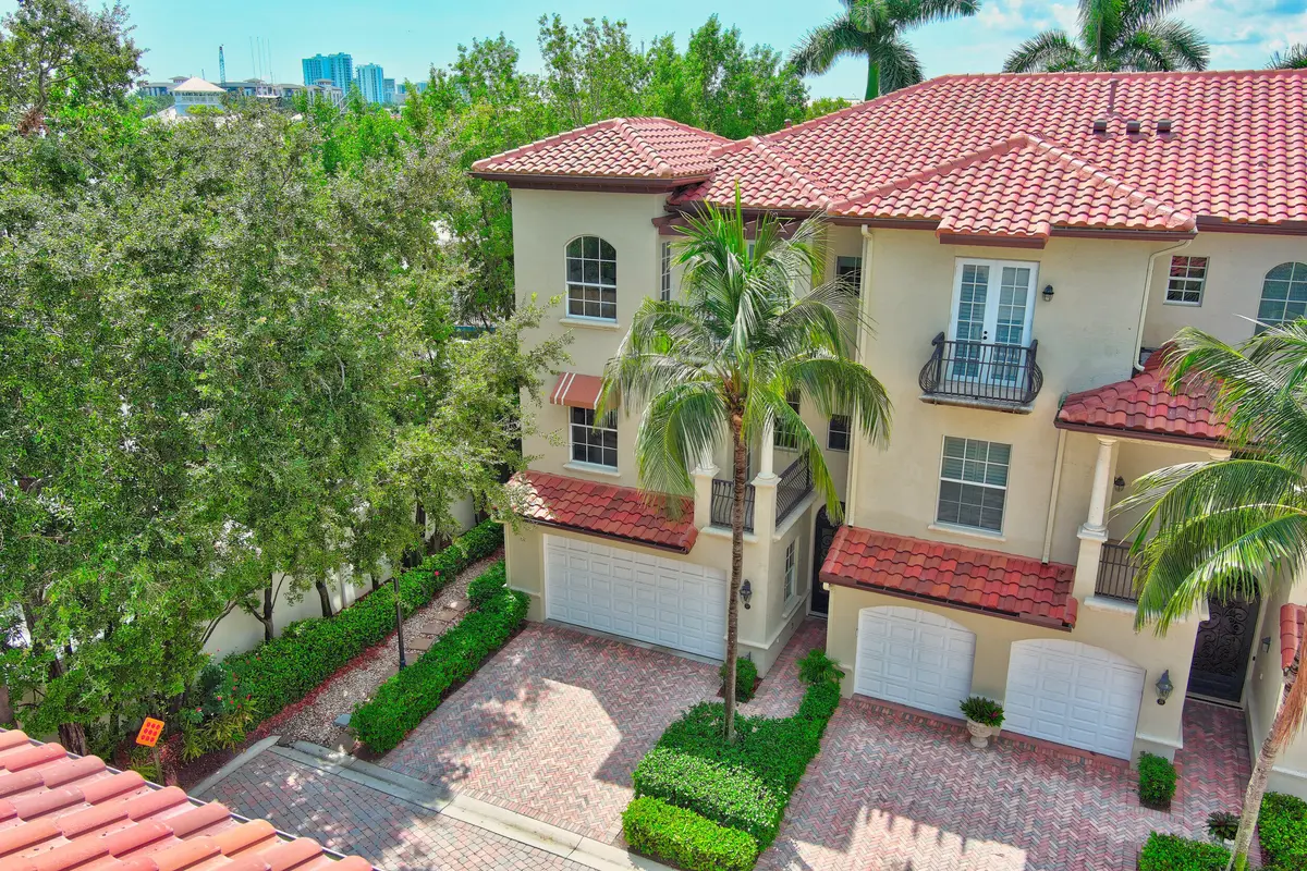 Corner Unit at 27 Marina Gardens Drive, Palm Beach Gardens