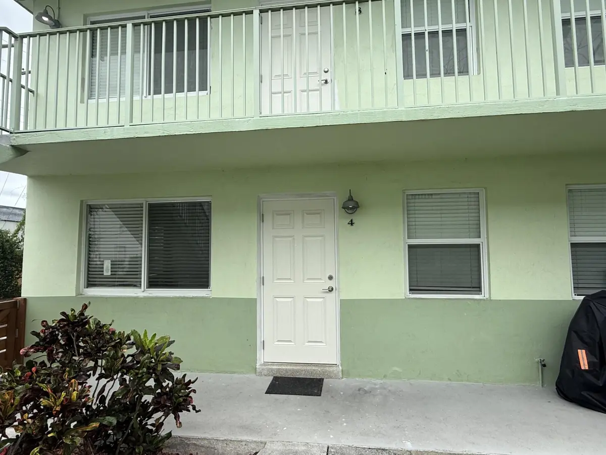 Front entrance at 1118 N H Street 4, Lake Worth Beach
