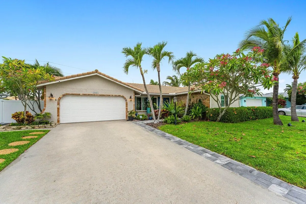2 car garae at 2527 SW 12th Street, Boynton Beach