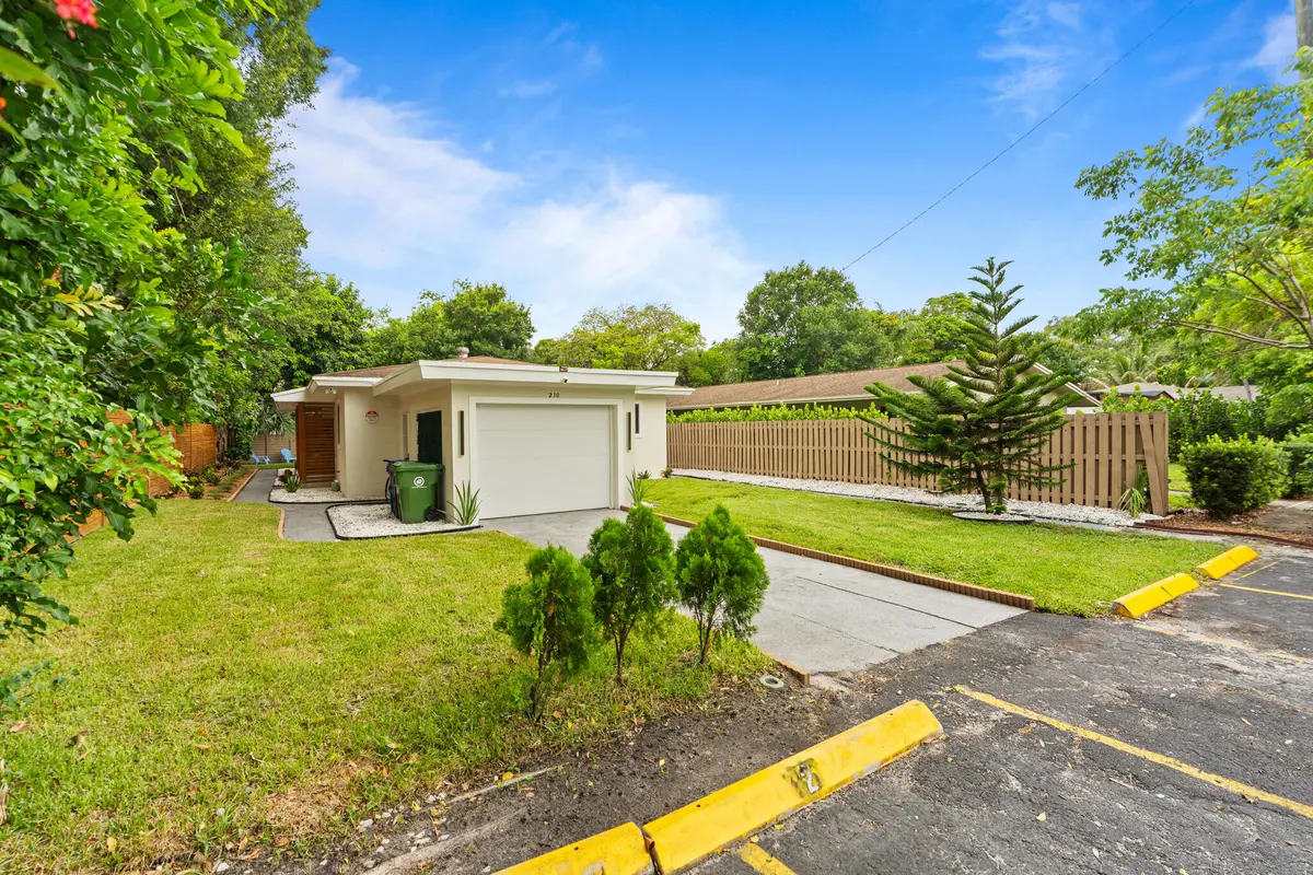 DSC01341-2 at 210 SW 11th Street 1-2, Fort Lauderdale