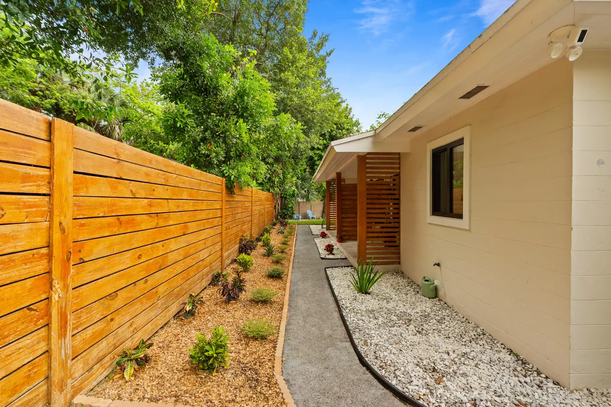 DSC01353-2 at 210 SW 11th Street 1-2, Fort Lauderdale