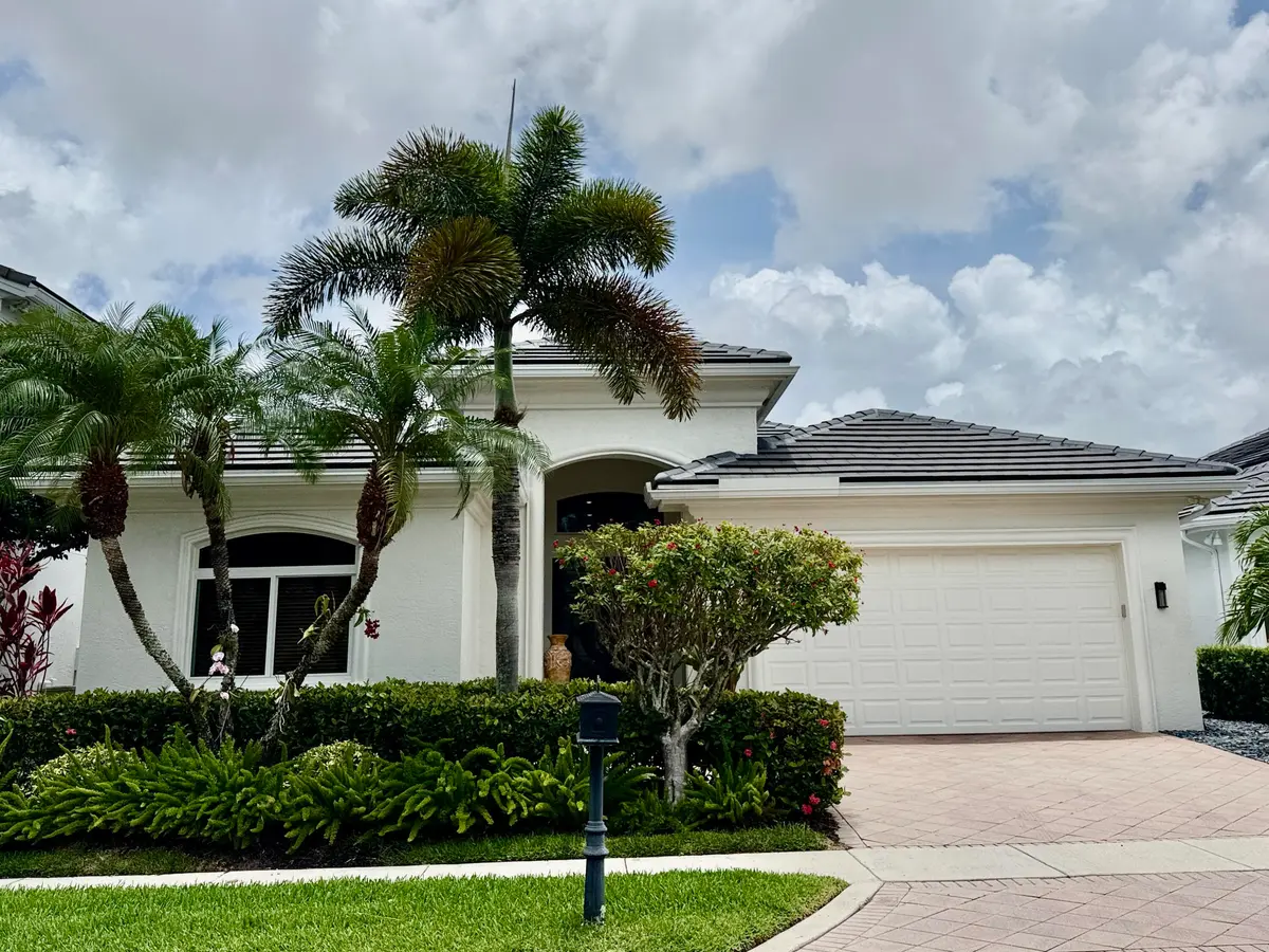 B House at 4076 Briarcliff Circle, Boca Raton