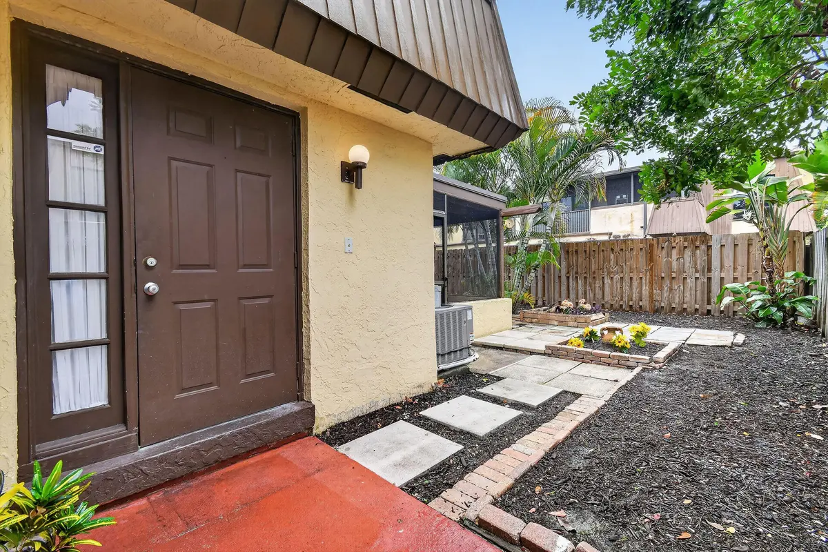 3502GardensEDrUnitB(5) at 3502 Gardens E Drive B, Palm Beach Gardens