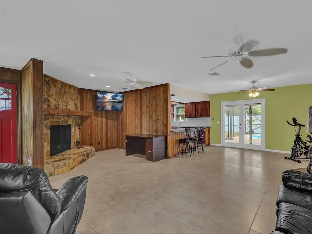 20220919193415550880000000-o at 725 4th Avenue, Vero Beach
