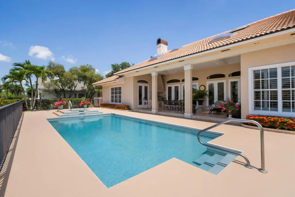 amazing outdoor space at 83 Sandbourne Lane, Palm Beach Gardens