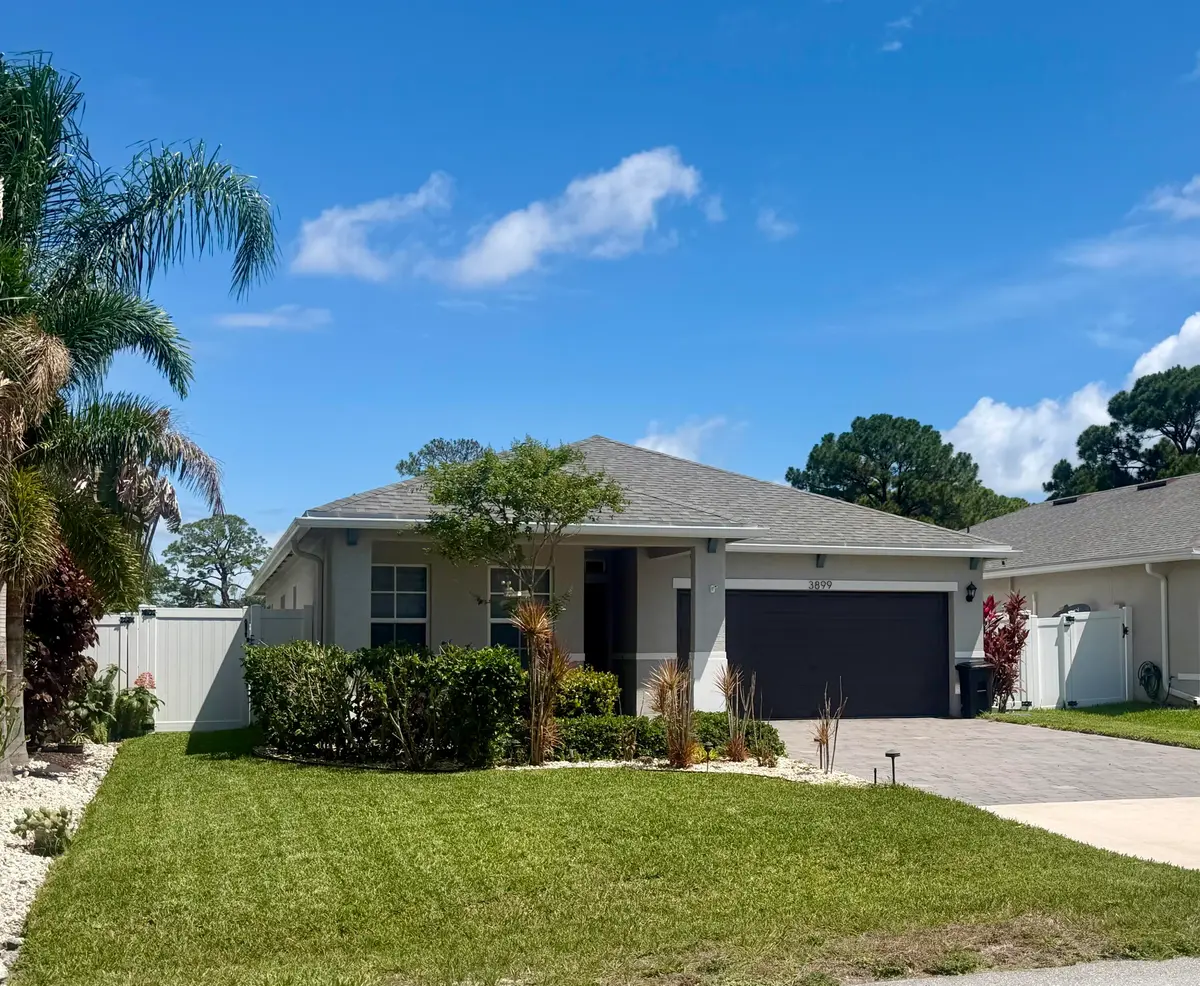 3899 FRONT at 3899 SE Lee Street, Stuart
