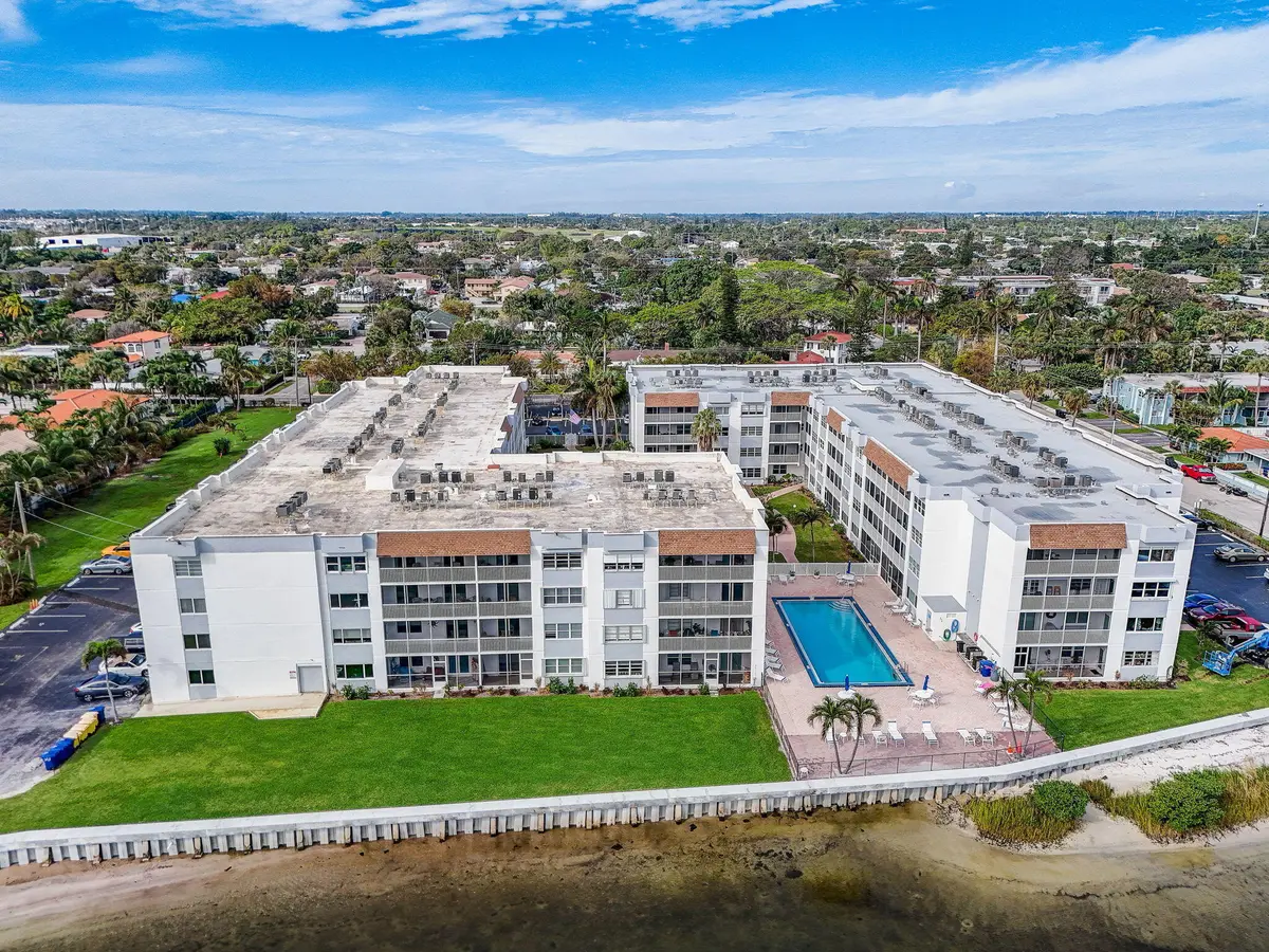 27-web-or-mls-S Lakeside Dr 401-027 at 1502 S Lakeside Drive #401, Lake Worth Beach