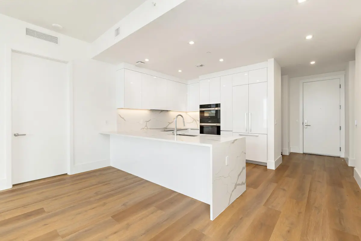 low-5 at 220 Lake Shore Drive 1809, Lake Park