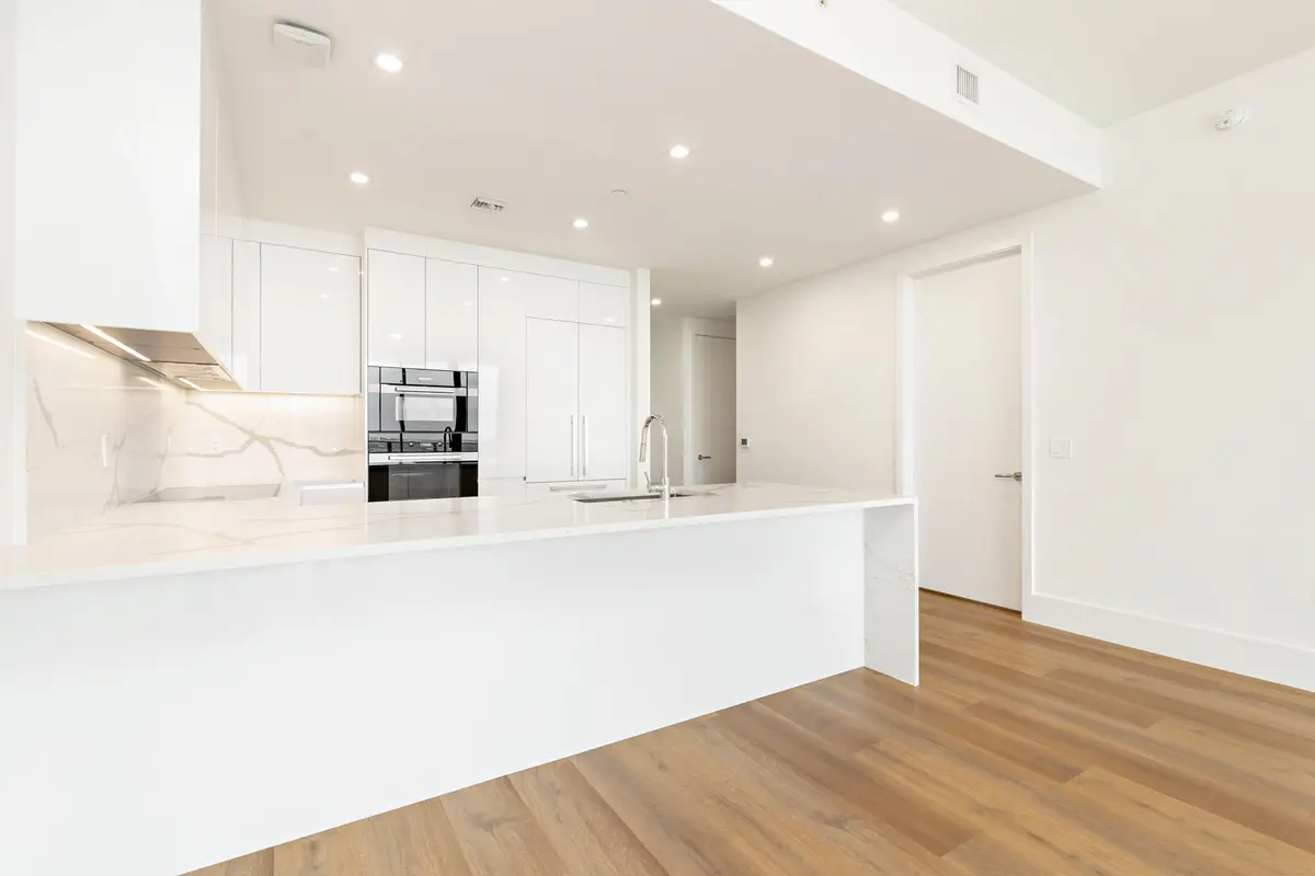 low-6 at 220 Lake Shore Drive 1809, Lake Park