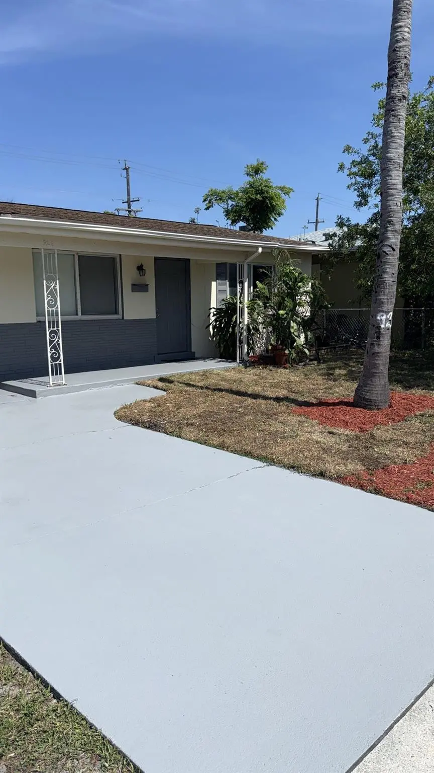 Photo 2 at 926 S F Street, Lake Worth Beach