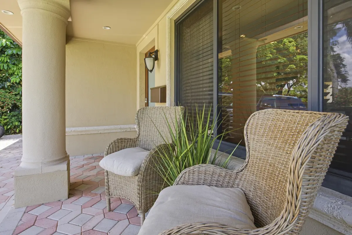 3_frontpatio (3) at 730 SE 3rd Terrace, Pompano Beach