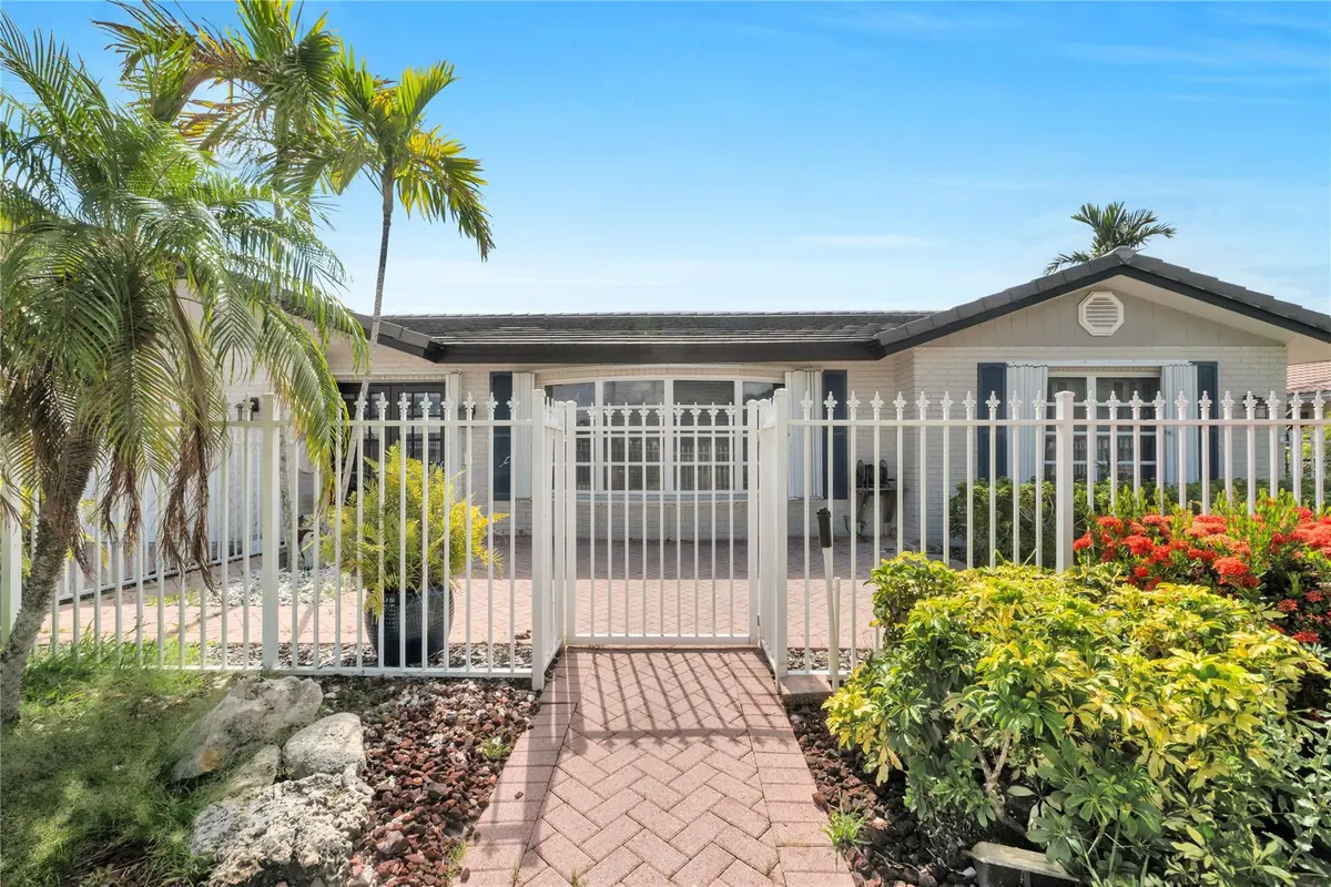 Front at 4020 NE 24th Avenue, Lighthouse Point