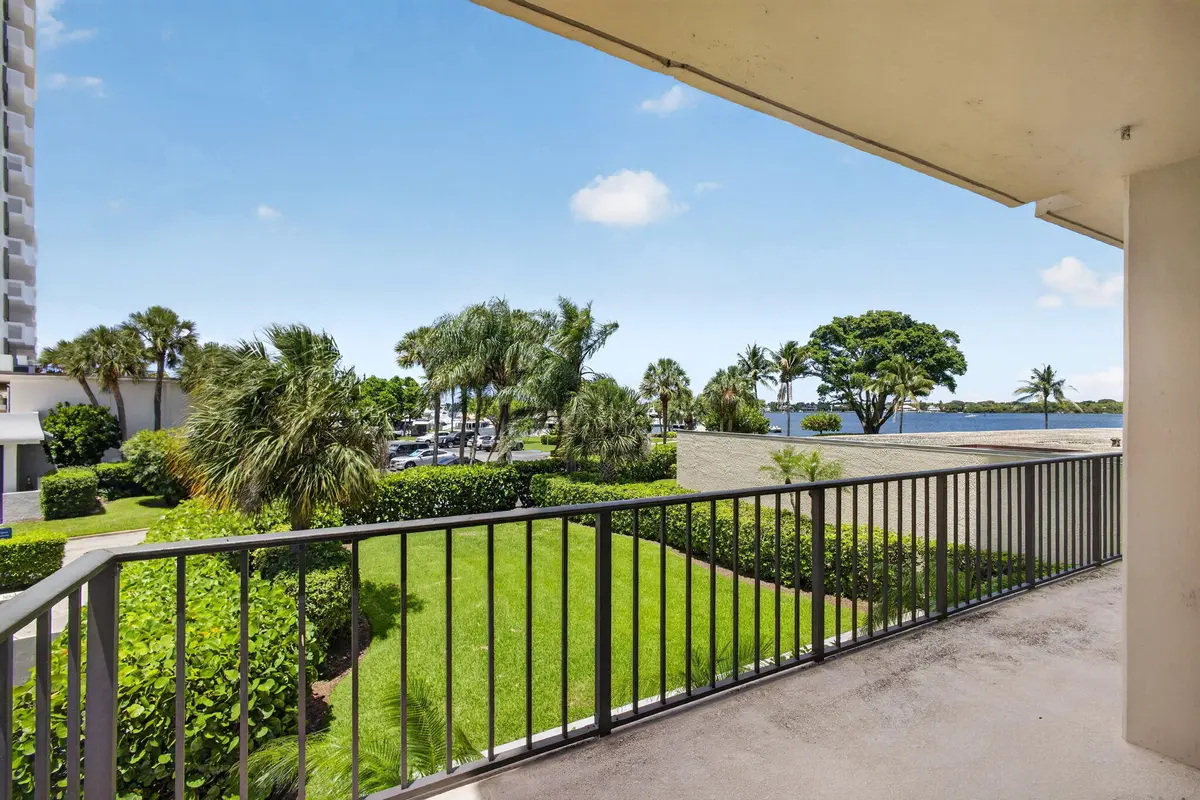 1-web-or-mls-5D1A2887 at 136 Lakeshore Drive, North Palm Beach