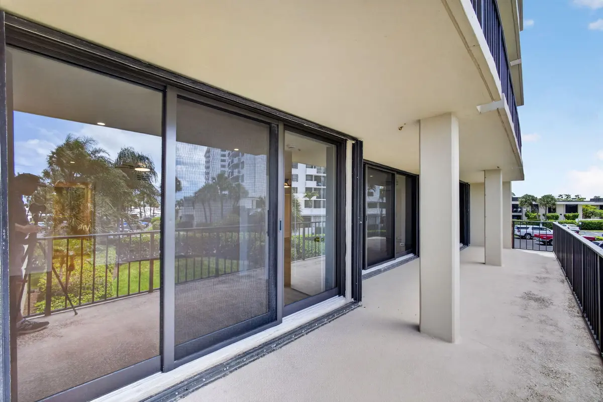 7-web-or-mls-5D1A2916 at 136 Lakeshore Drive, North Palm Beach