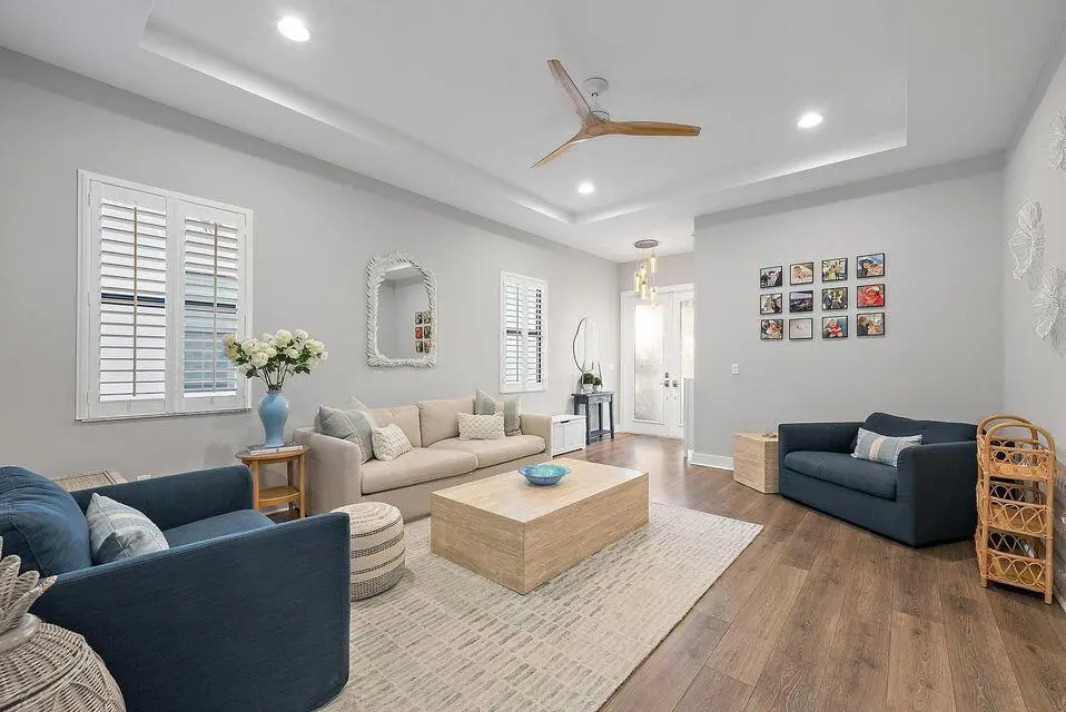 Living room at 13526 Artisan Circle, Palm Beach Gardens