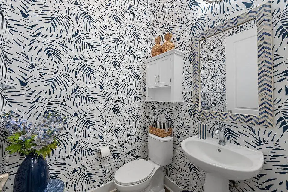 Half bath at 13526 Artisan Circle, Palm Beach Gardens