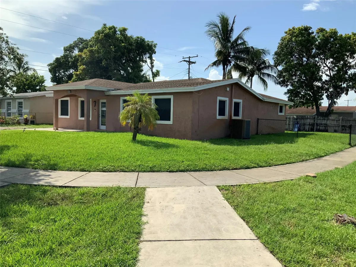 Photo 2 at 3301 NW 17th Street, Lauderhill