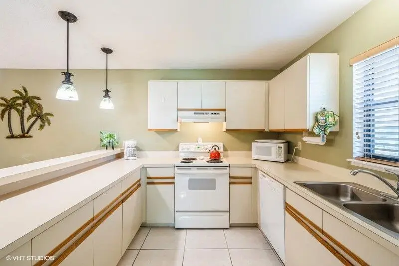 Kitchen open to dining at 7485 SE Jamestown Terrace, Hobe Sound