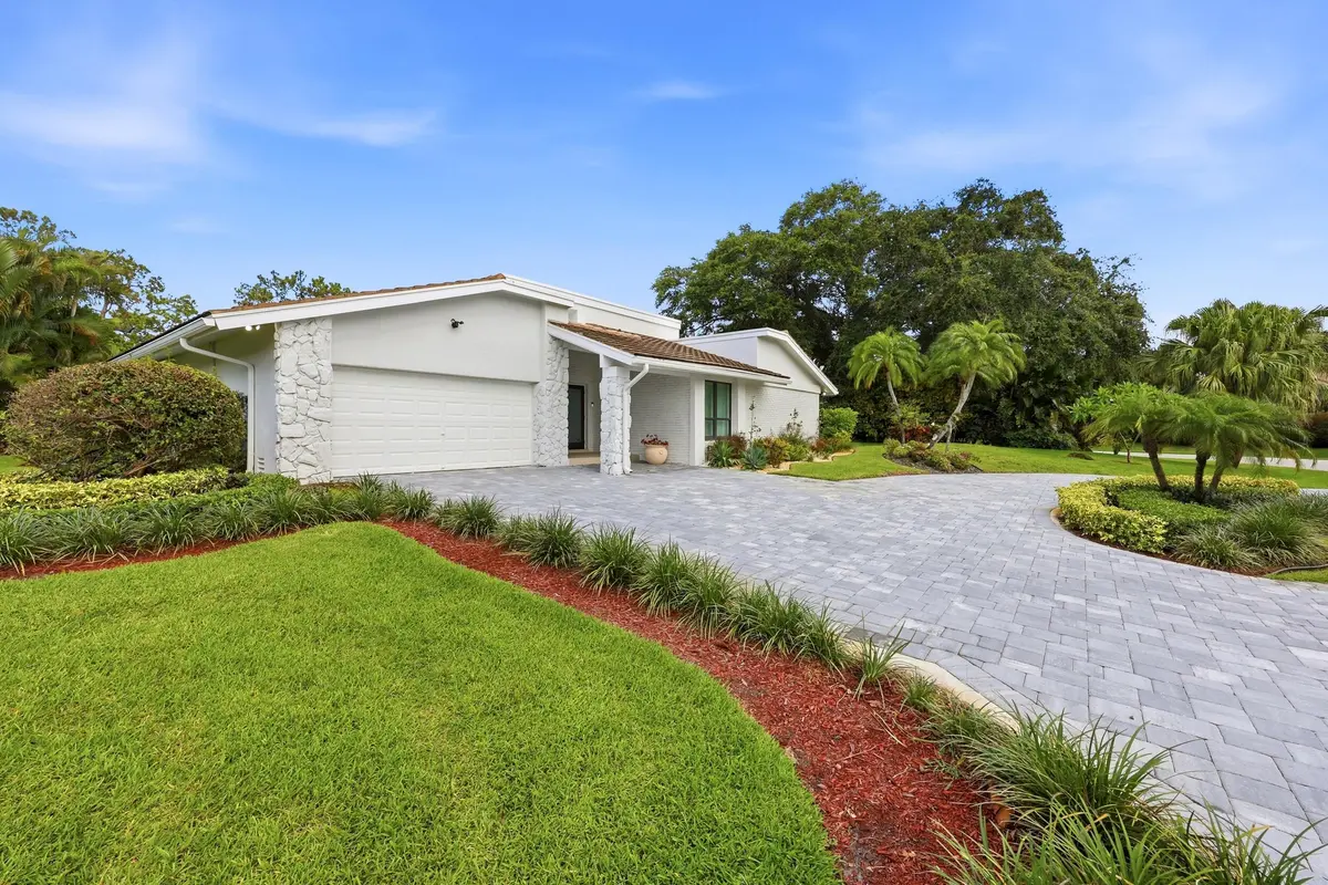 Renovated Home on Oversized Lot at 624 W Lakewoode Circle, Delray Beach