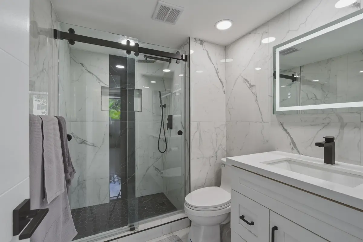 4 B Master Bathroom at 9523 N Hollybrook Lake Drive 103, Pembroke Pines