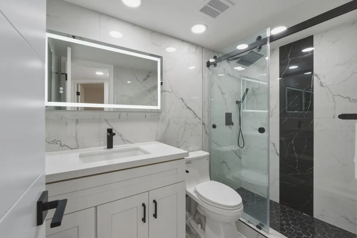 6. Guest Bath at 9523 N Hollybrook Lake Drive 103, Pembroke Pines