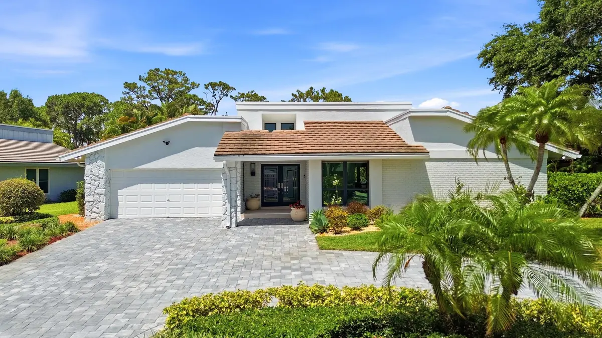 Renovated Home in Seagate at the Hamlet at 624 W Lakewoode Circle, Delray Beach